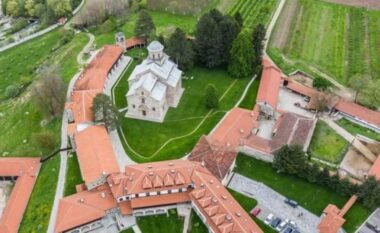 Çfarë ka në 24 hektarët përreth Manastirit të Deçanit?