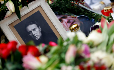 Sot funerali i Alexei Navalny në Moskë, organizuesit e ceremonisë: S’po gjejmë makinë funerali për të transportuar trupin