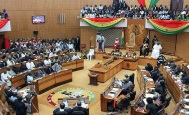Parlamenti në Gana pa drita, nuk kishin paguar faturat