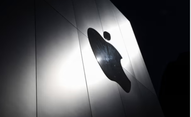 SHBA padit Apple për ‘monopolizim të tregut të programeve e celularëve’ (FOTO)