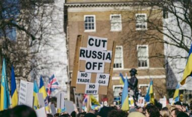 Sanksionet (nuk) funksionojnë për të ndalur luftën? Si e përdor Rusia narrativën kundër Perëndimit