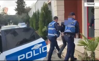 Emrat/ Trafikuan armë nga Kosova në Tiranë, arrestohen dy 19-vjeçarë