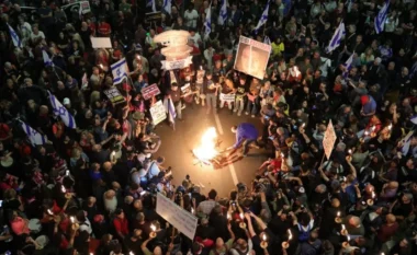 Tel Aviv/ Mijëra izraelitë në protestë kundër qeverisë, kërkojnë marrëveshje për lirimin e pengjeve