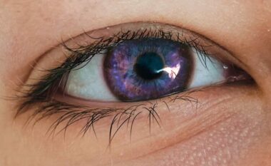 Çfarë mund të thotë ngjyra e syve për shëndetin tuaj?