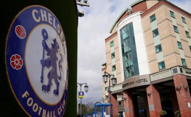 Chelsea kishte humbje marramendëse prej 290 milionë euro, po përpiqet t’i shpëtojë dënimit duke e shitur hotelin te pronarët e klubit