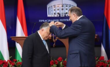 Bosnje/ Dodiku dekoron Orbanin me të njëjtën medalje si Putinin