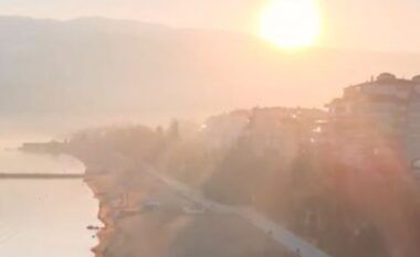 VIDEO/ Rama ndan pamjet: Agim poetik nga Pogradeci