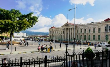 El Salvadori po ofron 5000 pasaporta falas për të huajt me kusht që të vendosen dhe të qëndrojnë