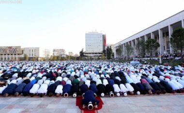 Komunitetit Mysliman njofton besimtarët: Namazi i Fitër Bajramit do falet në Sheshin ‘Skënderbej’