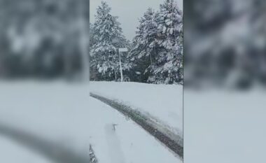 Dëborë në Fushë–Arrëz/ Kryebashkiaku Curri publikon pamje nga peisazhi mahnitës: Mirësevini turistë të dashur (VIDEO)