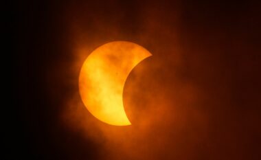 FOTO GALERI / Pamje mahnitëse të eklipsit diellor