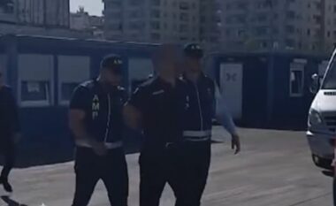 EMRI/ Lejoi kalimin e armëve në Portin e Durrësit, arrestohet polici