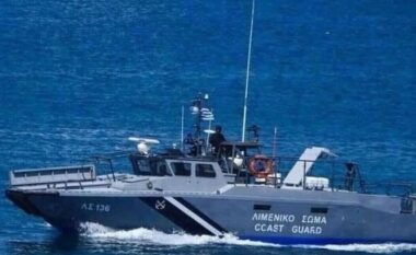 Fundoset varka me emigrantë pranë Greqisë, një i vdekur, shpëtojnë 25 të tjerë