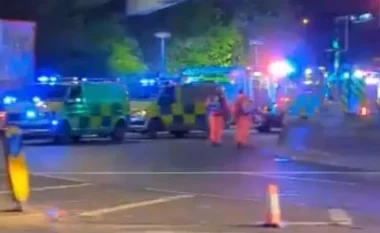 Aksident i rëndë në Londër, humbin jetë tre persona (VIDEO)