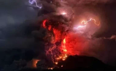 Shpërthen gjatë natës vullkani në Indonezi, evakuohen qindra banorë
