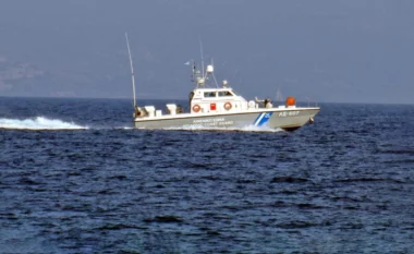 Mbytet anija me emigrantë në brigjet greke, një person i vdekur dhe disa të zhdukur