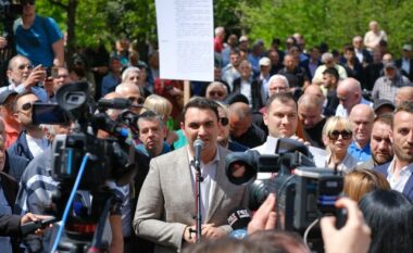 “Javën tjetër shihemi në protestën e rradhës” Këlliçi: Ne nuk tërhiqemi pa larguar nga zyra kryehajdutin e Tiranës