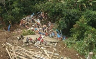 Rrëshqitjet e dheut në Indonezi, 19 të vdekur dhe 2 të zhdukur