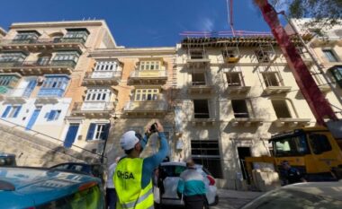 Tjetër aksident me shqiptarë në Maltë, dy punëtorë bien nga kati i tretë pasi shembet çatia