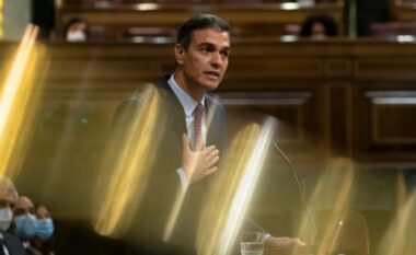 Pavarësisht parlajmërimeve, kryeministri i Spanjës nuk do të japë dorëheqjen pas akuzave ndaj gruas së tij