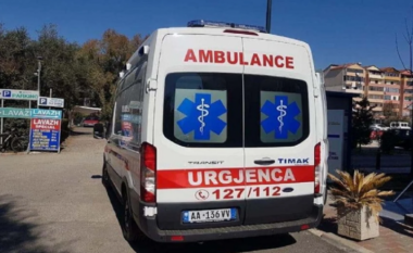 Aksident në Korçë/ Makina përplaset me motorin, një i plagosur