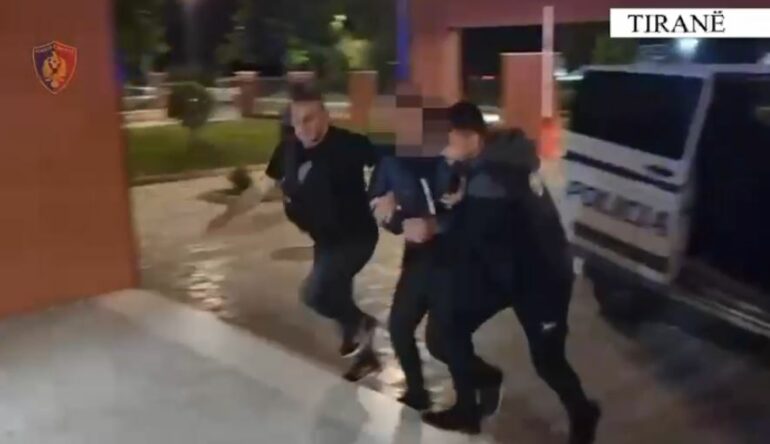 Plagosi me mjet prerës të riun gjatë një konflikti, arrestohet 32-vjeçari në Tiranë