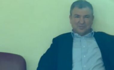 Akuzohet për shpërdorim detyre, Vangjush Dako shfaqet i qeshur në Gjykatë