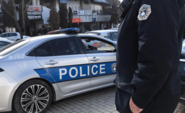 E rëndë në Kosovë, 23-vjeçari përplas me makinë një person