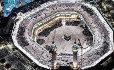 Nata e Kadrit në Mekë/ 2.5 milionë myslimanë në vendin e shenjtë