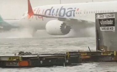 VIDEO/ Stuhia e fortë godet Emiratet e Bashkuara Arabe, aeroporti kthehet në liqen