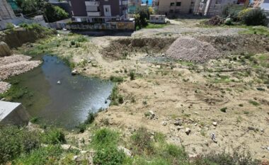 Ujërat e zeza rrezikuan mozaikun e rrallë në Durrës, një javë pas denoncimit ndërhyn autoboti për të pastruar zonën
