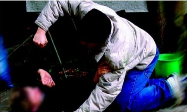 Emri/ Plas sherri në Korçë, 49-vjeçari godet me sende të forta në kokë një person