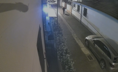 Momenti i shpërthimit të tritolit në banesën e gjyqtarit në Shkodër, shoqërohen 3 persona në polici (VIDEO)