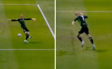 VIDEO / Skandal në Angli, portieri i Blackburn e lë vetë topin që të shkojë në rrjetë