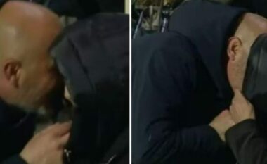 VIDEO / Trajneri i Fiorentinës shkaktoi skandal në Ligën e Konferencës, puthi gazetaren italiane