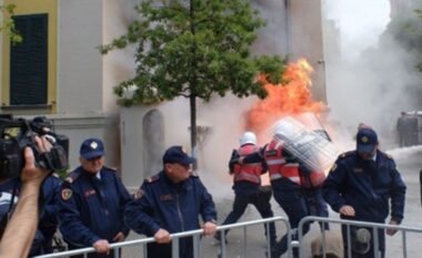 Sot protesta e opozitës para Bashkisë së Tiranës/ Policia blindon qendrën, thirrje organizatorëve: Respektoni ligjin…
