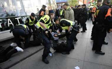 Finalja e Eurovizion zhvillohet nën tension, protestuesit pro-palestinezë përplasen me policinë jashtë ‘Malmö Arena’ (FOTOLAJM)