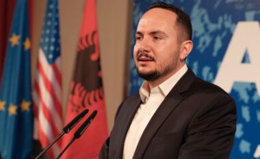 “Shfrytëzoi përçarjen e opozitës”, Salianji nga Durrësi: Rama mori në Athinë shkaktarët e largimit të 700 mijë shqiptarëve