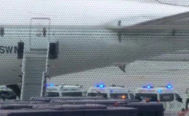 Panik në ajër! Avioni me fluturim nga Londra goditet nga turbulencat, një i vdekur dhe dhjetëra të plagosur