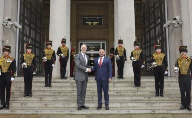 Kosova dhe Britania nënshkruajnë marrëveshje në fushën e mbrojtjes ushtarake