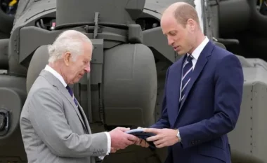 Mbreti Charles i dorëzon rolin prestigjoz Princit William por injoron Princin Harry