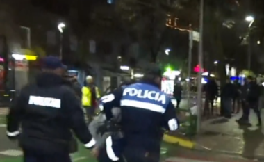 Policët në Vlorë dhunojnë barbarisht të riun që i parakaloi me biçikletë: Më nxinë syrin…
