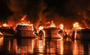 Përfshihen nga zjarri mbi 20 varka në Kroaci, pronarët u hodhën në det për të shpëtuar