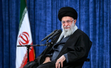 Irani në alarm për liderin e vendit, vazhdojnë kërkimet për helikopterin