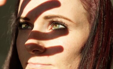 A e dini se edhe sytë “digjen” nga dielli? Çfarë duhet të bëni për t’i mbrojtur