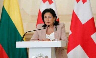 Presidentja e Gjeorgjisë i vë veton ligjit për “agjentë të huaj”