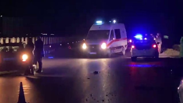 Moti i keq shkakton aksident, përplasen dy makina në Korçë, një grua transportohet në spital