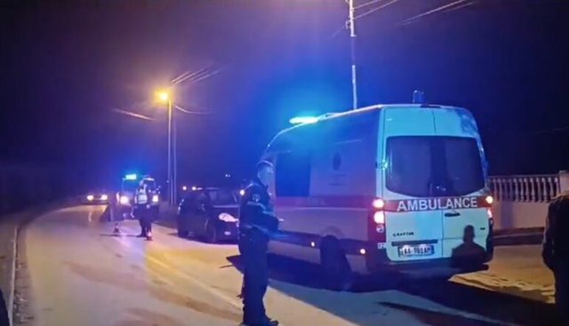 Aksident me pasojë vdekjen në Tiranë, makina humb kontrollin dhe përfundon në Lanë