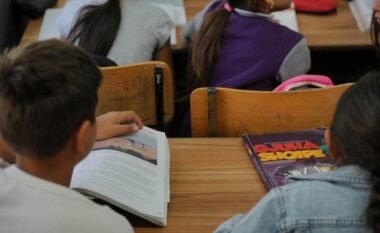 “Sikur të mos ekzistonim”, fëmijët e pakicave etnike nuk mësojnë për veten në shkollë në Kosovë