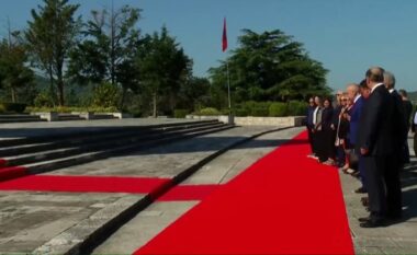‘Sakrificë për të mbrojtur lirinë’, Meta homazhe të Varrezat e Dëshmorëve: PL duhet t’i dalë për zot vendit, 5 prioritete për atdheun